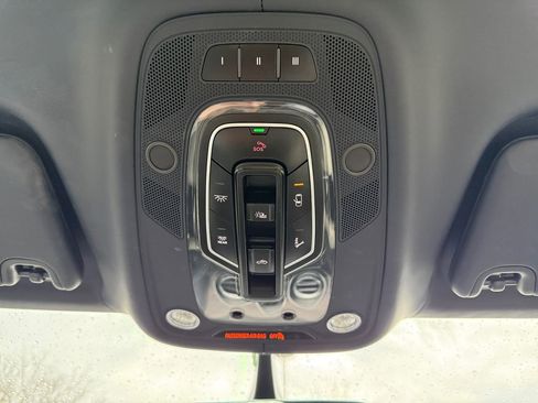 Used 2019 Bentley Bentayga image 24