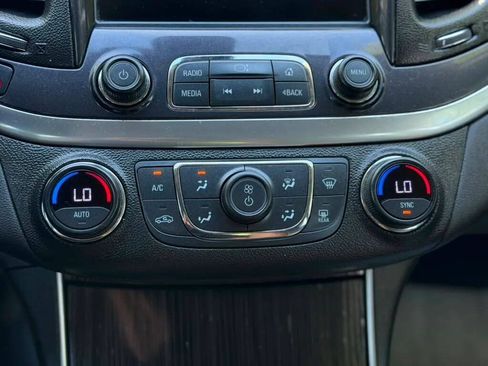Used 2018 Chevrolet Impala LT FWD image 17
