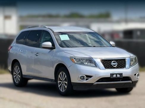Used 2015 Nissan Pathfinder SV FWD image 1