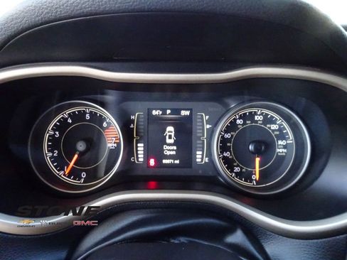 Used 2017 Jeep Cherokee Altitude image 25