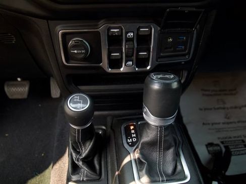 Used 2019 Jeep Wrangler Unlimited Sahara AWD/4WD image 21