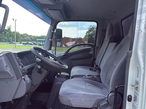 Used 2018 Isuzu NPR RWD image 15