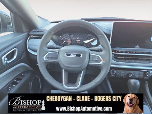Used 2024 Jeep Compass Latitude image 25