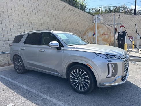Used 2025 Hyundai Palisade Calligraphy image 2