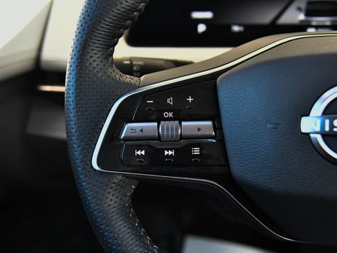 Used 2024 Nissan Ariya AWD image 38