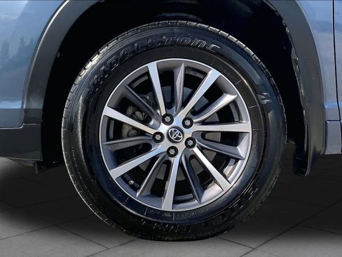 Used 2018 Toyota Highlander XLE FWD image 11