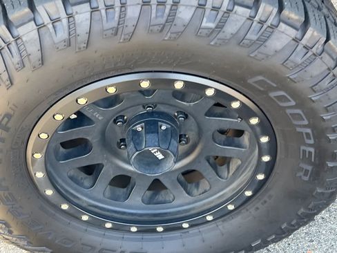 Used 2019 Toyota Tacoma TRD Sport w/ Technology Package image 22