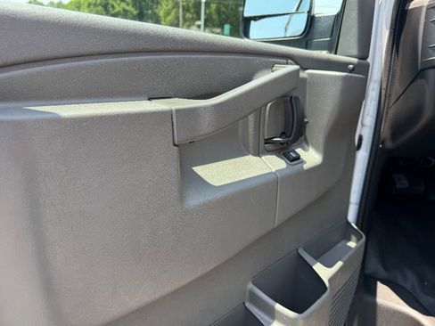 Certified 2022 GMC Savana 2500 w/ Driver Convenience Package image 9
