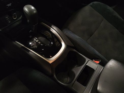 Used 2015 Nissan Rogue SV image 26