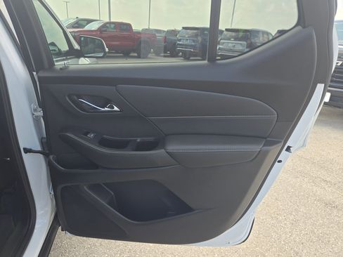 Used 2023 Chevrolet Traverse LT FWD image 25