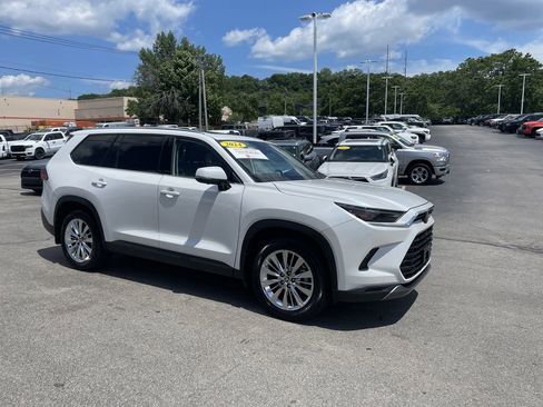 Used 2024 Toyota Grand Highlander AWD image 6