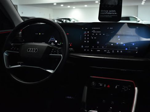 Used 2025 Audi Q5 Premium AWD/4WD image 34