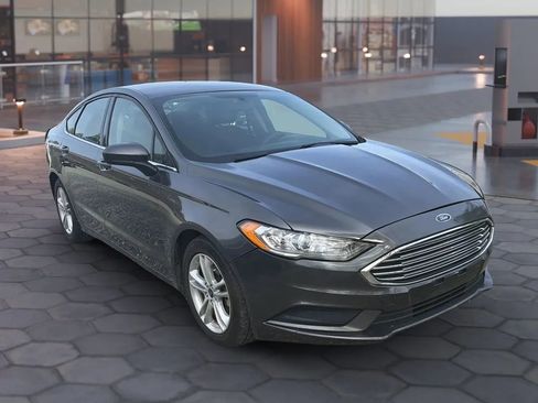 Used 2018 Ford Fusion SE w/ Fusion SE Technology Package image 18