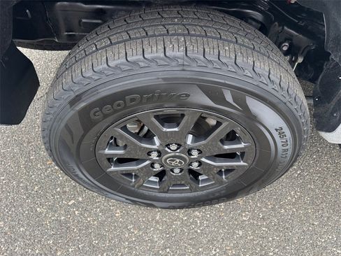 Used 2025 Toyota 4Runner SR5 image 18