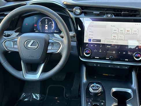 Used 2023 Lexus RZ 450e Premium image 28