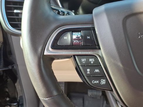 Used 2020 Lincoln Nautilus Reserve w/ Equipment Group 202A image 17