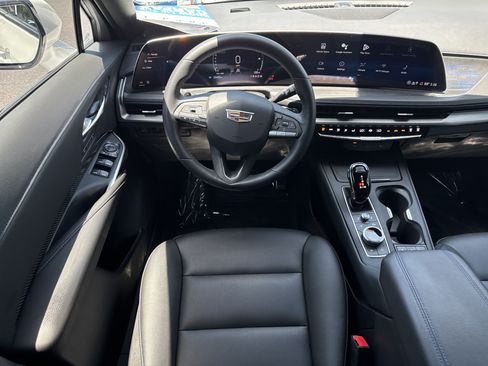 Certified 2025 Cadillac XT4 Sport w/ LPO, Onyx Lite Package FWD image 14