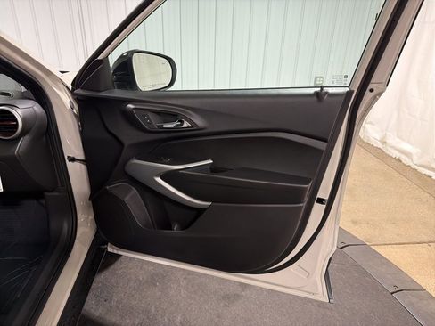 New 2026 Chevrolet Trax RS w/ Sunroof Package FWD image 20