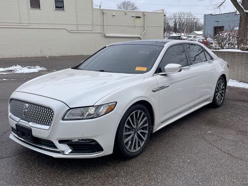 Used 2017 Lincoln Continental Select image 2