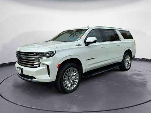 Used 2023 Chevrolet Suburban High Country w/ Advanced Technology Package AWD/4WD image 3