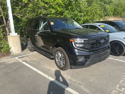 Certified 2025 Ford Expedition Active AWD/4WD image 4