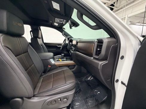 Certified 2025 Chevrolet Silverado 1500 High Country w/ Technology Package image 30