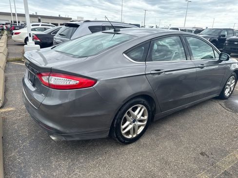Used 2014 Ford Fusion SE FWD image 25