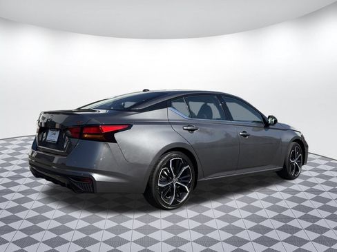 Used 2024 Nissan Altima 2.5 SR w/ SR Premium Package FWD image 7