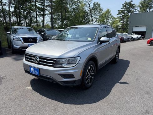 Used 2021 Volkswagen Tiguan SE image 2