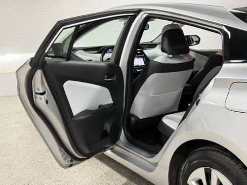 Used 2017 Toyota Prius Four w/ Premium Convenience Package image 56