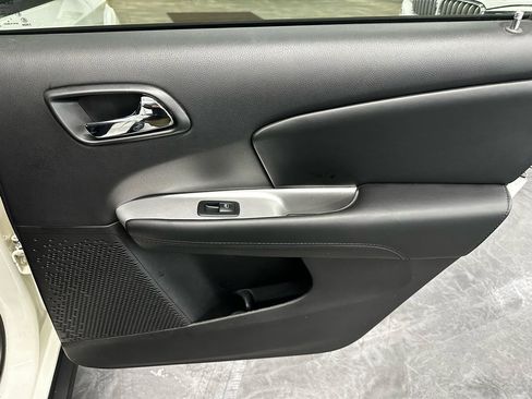 Used 2018 Dodge Journey SE w/ Connectivity Group image 16