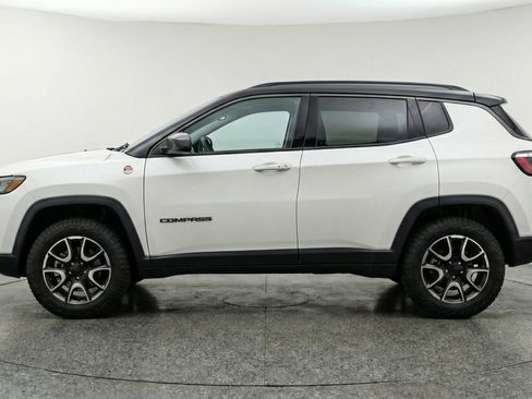 Used 2025 Jeep Compass Trailhawk AWD/4WD image 5