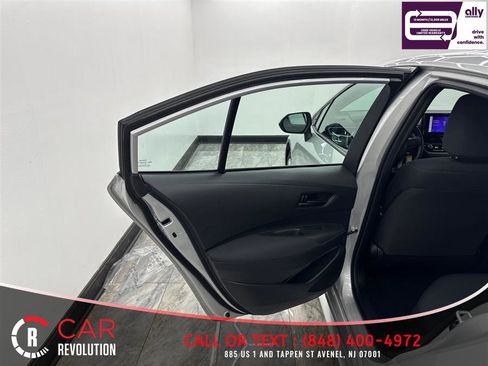 Used 2023 Toyota Corolla LE image 32