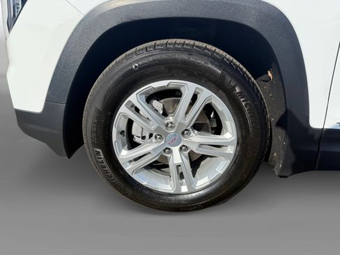 Used 2024 GMC Terrain SLE w/ Driver Convenience Package image 9