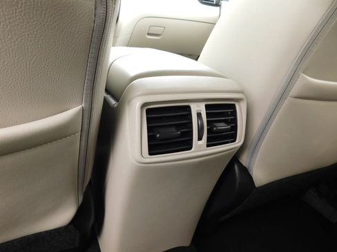 Used 2021 Nissan Rogue Sport SL FWD image 11