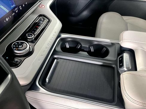 Used 2025 Ford Expedition Active AWD/4WD image 17