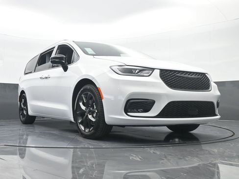 New 2026 Chrysler Pacifica Limited w/ S Appearance Package image 58