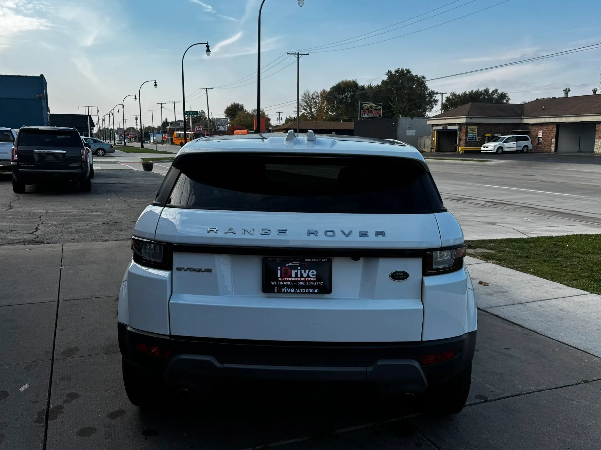 Used 2018 Land Rover Range Rover Evoque SE Premium AWD/4WD image 4