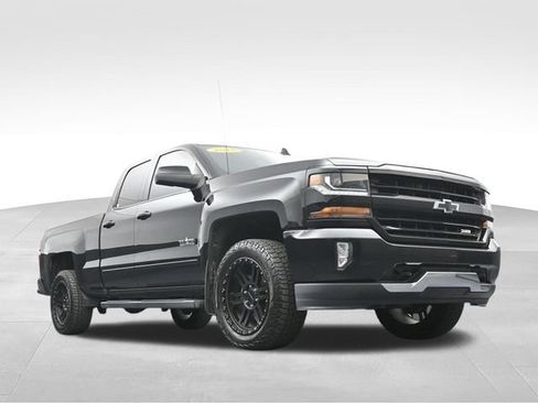 Used 2018 Chevrolet Silverado 1500 LT w/ Texas Edition AWD/4WD image 46