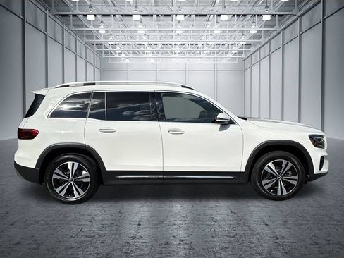 Used 2025 Mercedes-Benz GLB 250 4MATIC image 8