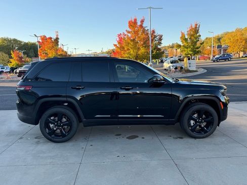 New 2025 Jeep Grand Cherokee Limited w/ Black Appearance Package image 7