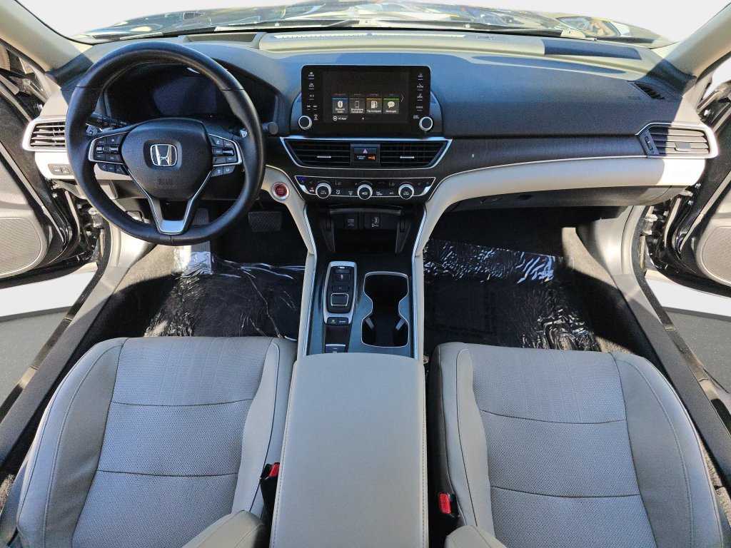 Used 2018 Honda Accord Touring image 10