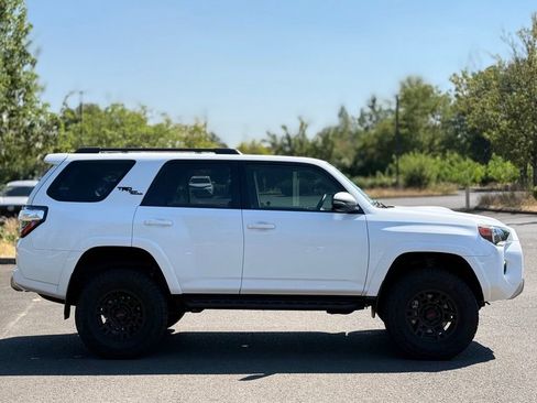 Used 2023 Toyota 4Runner TRD Off-Road Premium w/ Moonroof Package AWD/4WD image 6