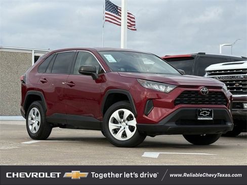 Used 2022 Toyota RAV4 LE image 1