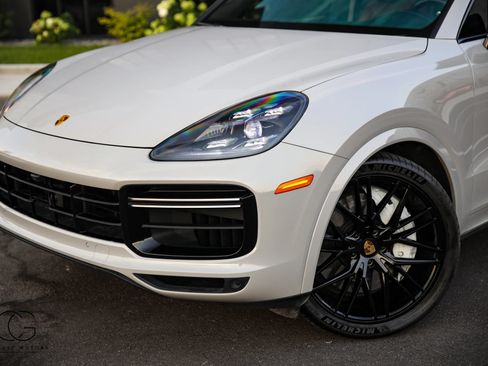 Used 2021 Porsche Cayenne Turbo AWD/4WD image 5