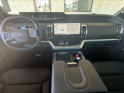 New 2025 Ford Expedition Platinum w/ Stealth Performance Package AWD/4WD image 5