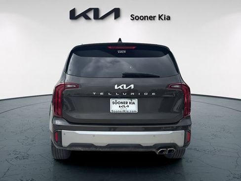 Certified 2023 Kia Telluride S w/ S Sunroof Package FWD image 5
