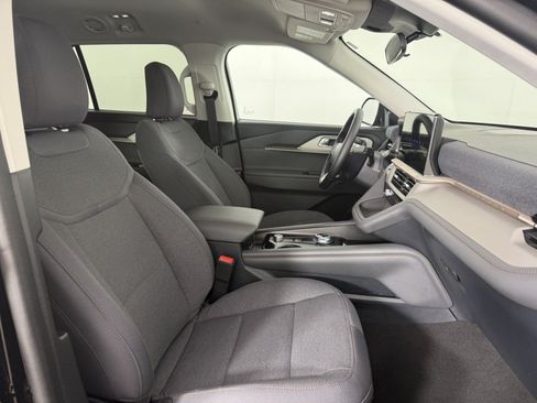 Used 2025 Ford Explorer Active AWD/4WD image 10