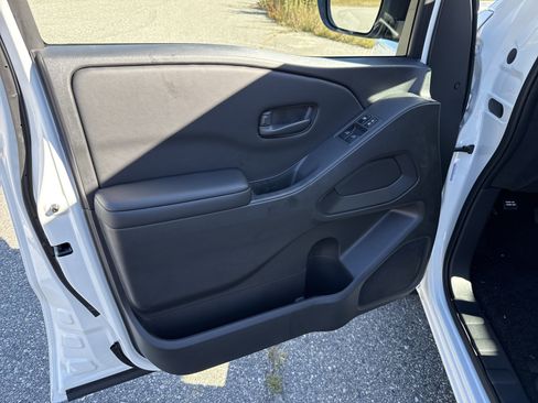 New 2026 Nissan Frontier S image 17