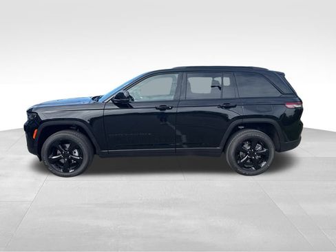 New 2025 Jeep Grand Cherokee Altitude AWD/4WD image 2